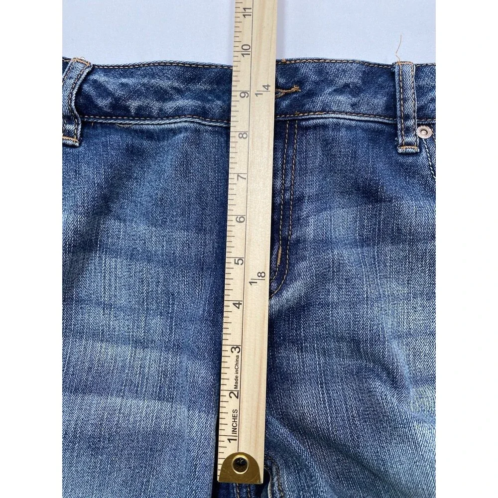 Maurices Medium Wash Straight Leg Jeans Size 14 Regular Stretch Denim